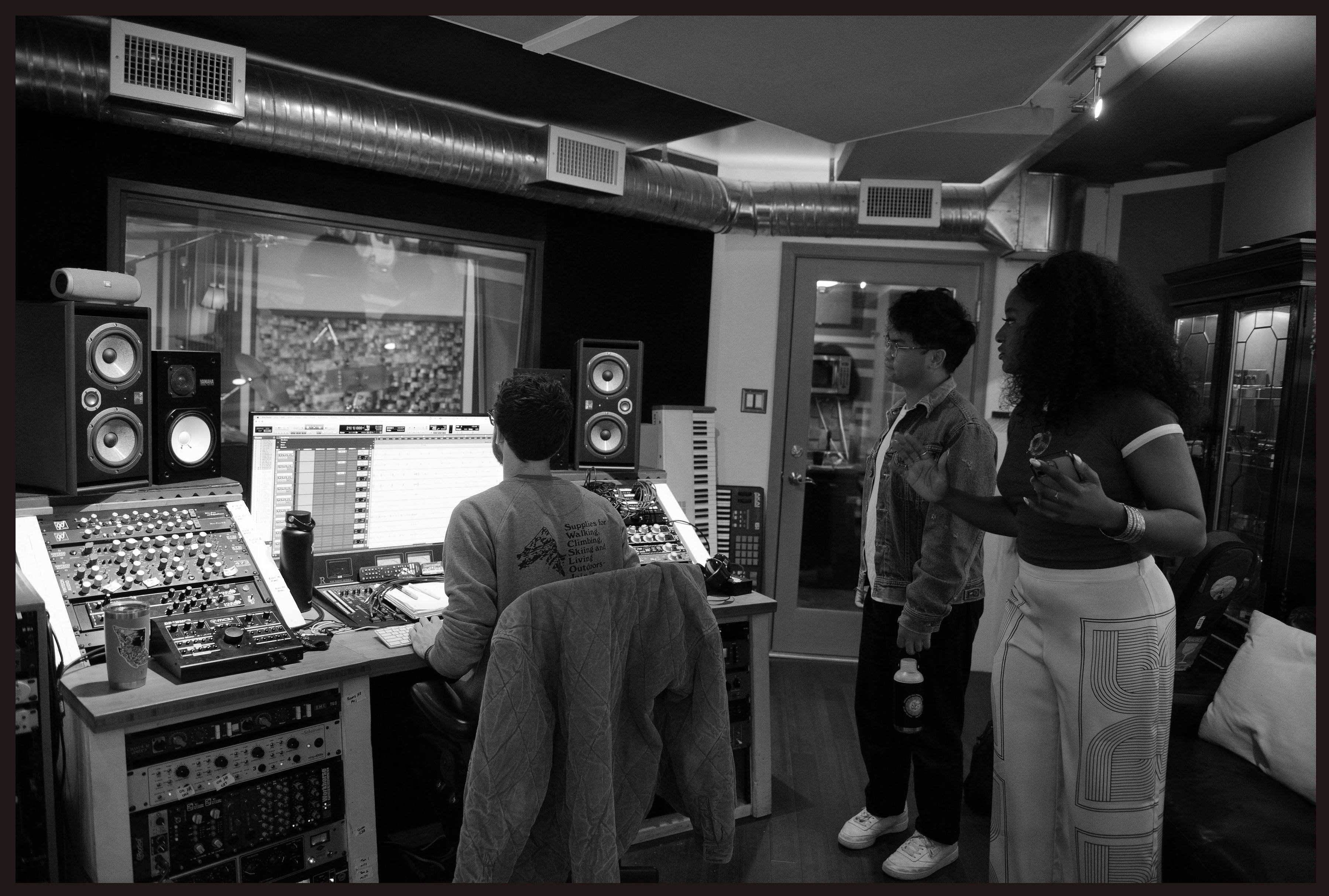 Sadé in studio session - black and white