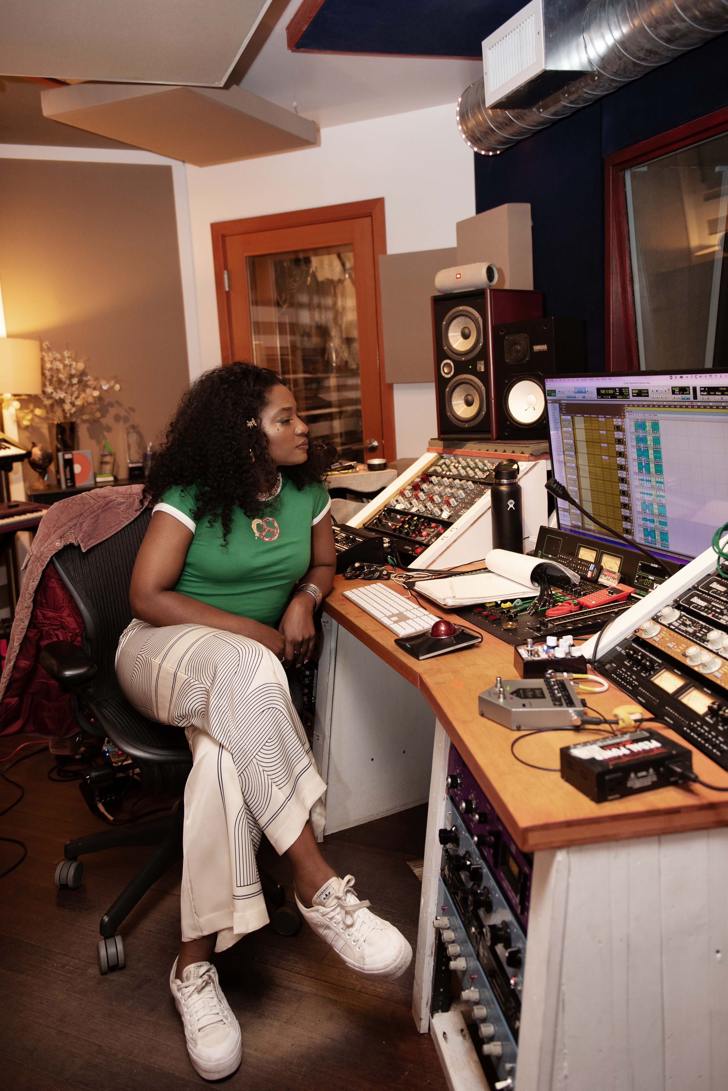 Sadé in the studio