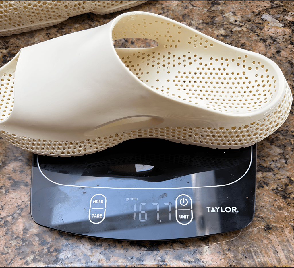 Sandal on scale showing 167.7 grams