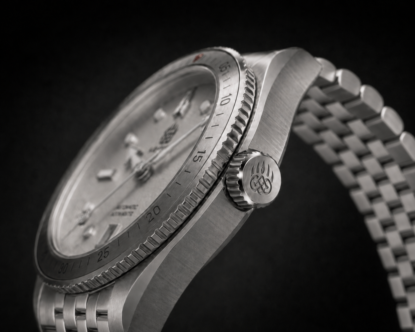 ARTOS Kodiak side profile showing case thickness and signed crown