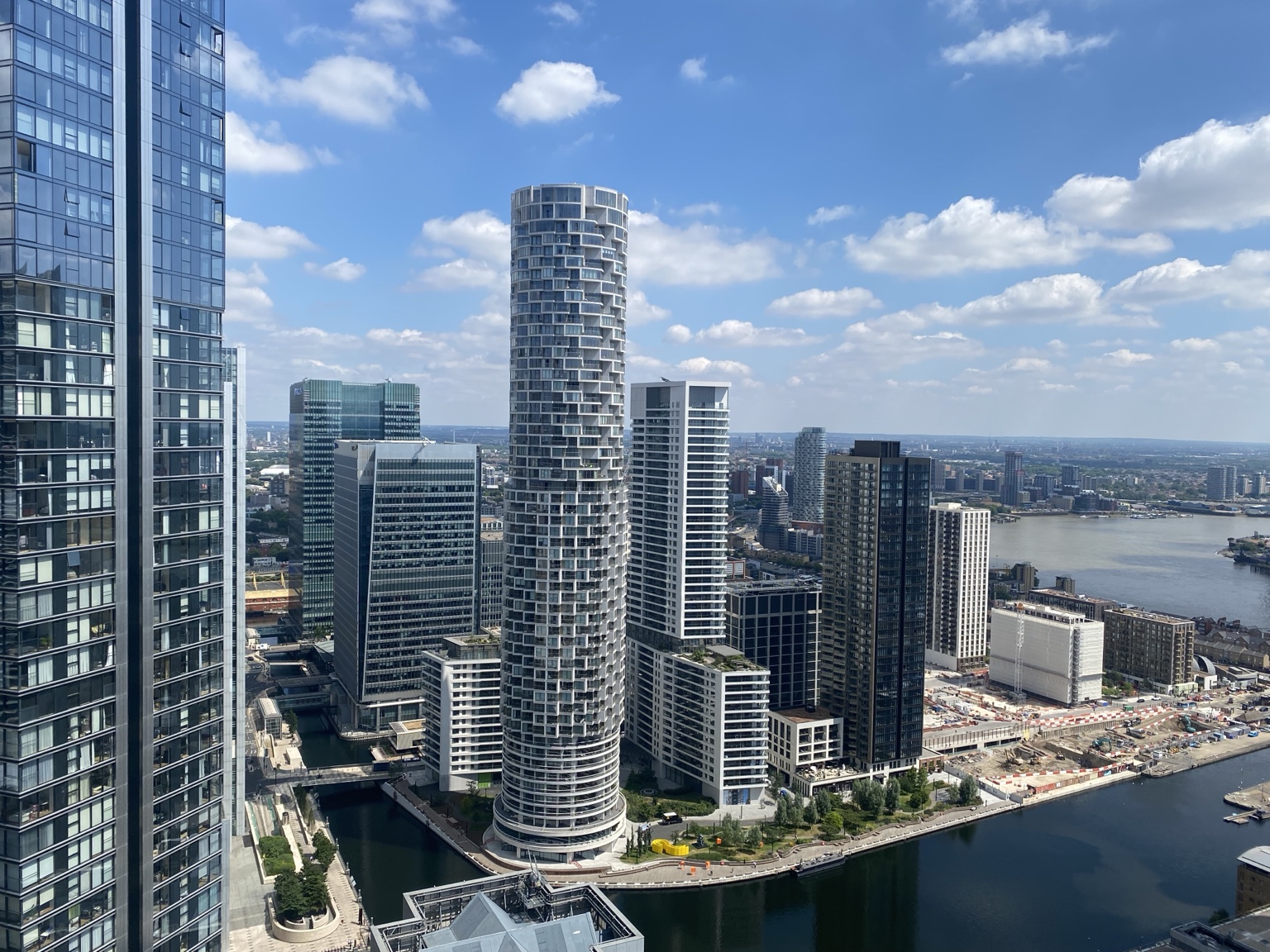 London Canary Wharf skyline