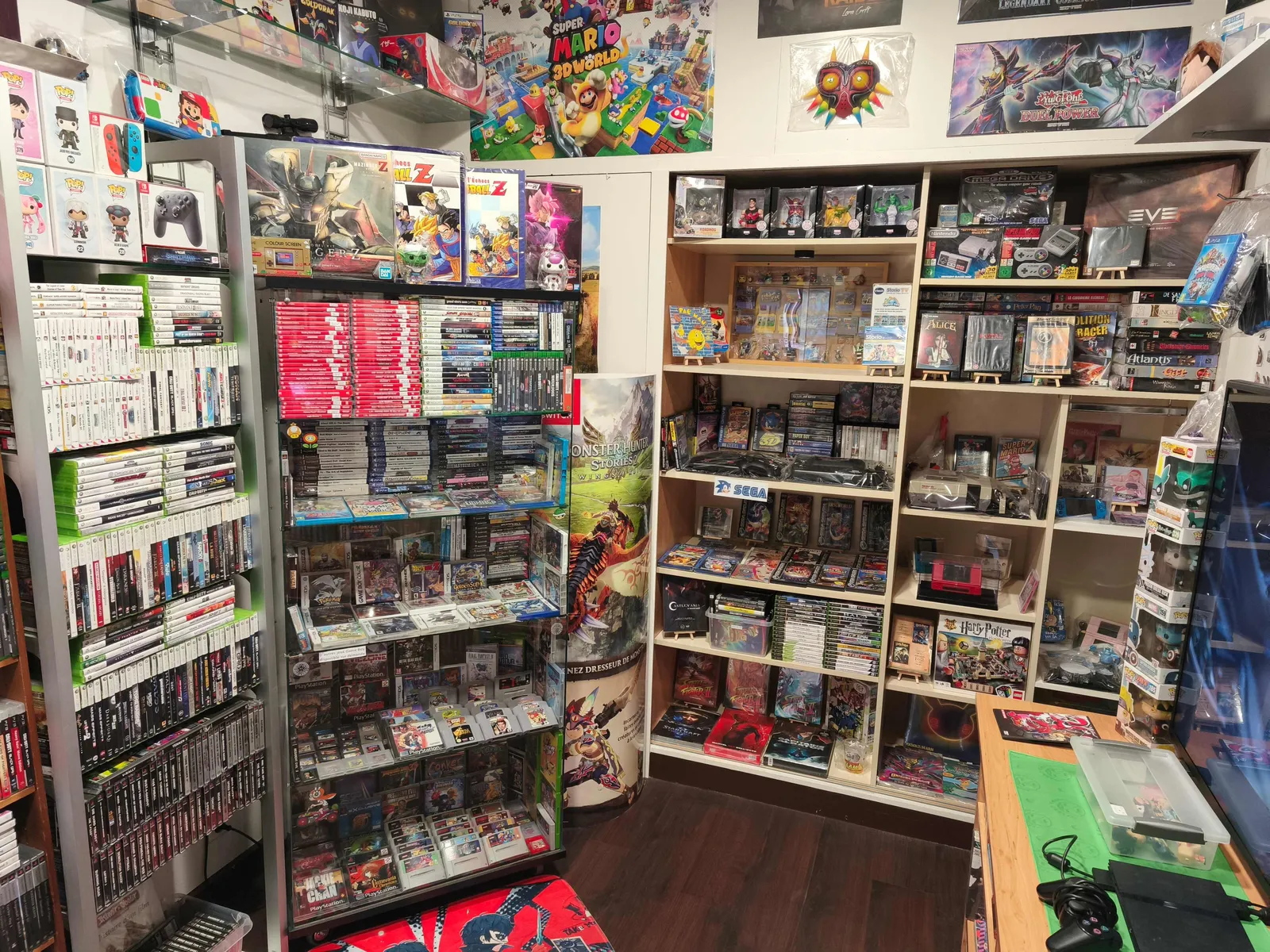 Interieur boutique - Rayon jeux video Nintendo Switch Xbox PlayStation