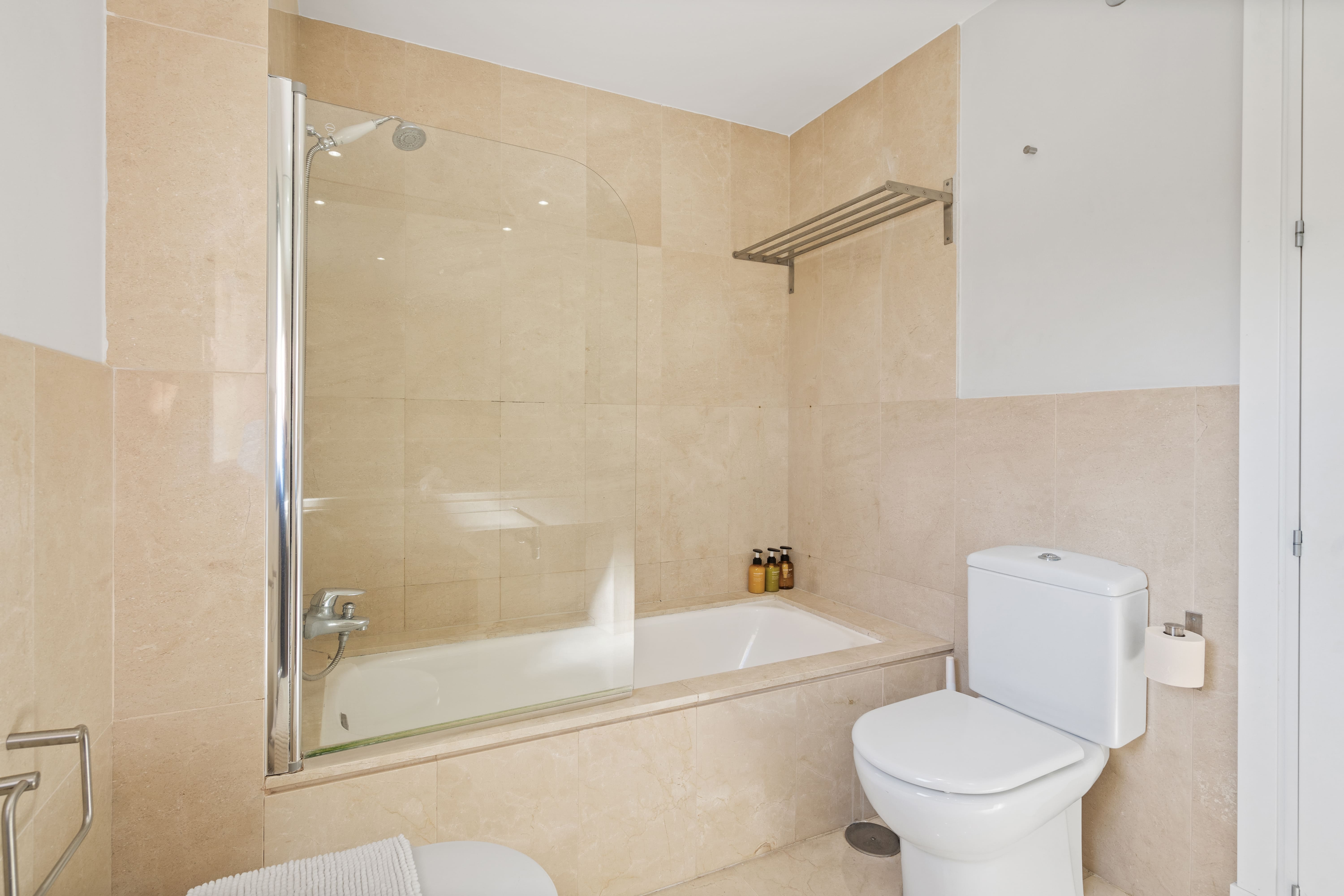 Sotogrande Alboaire - Bedroom with balcony and countryside views