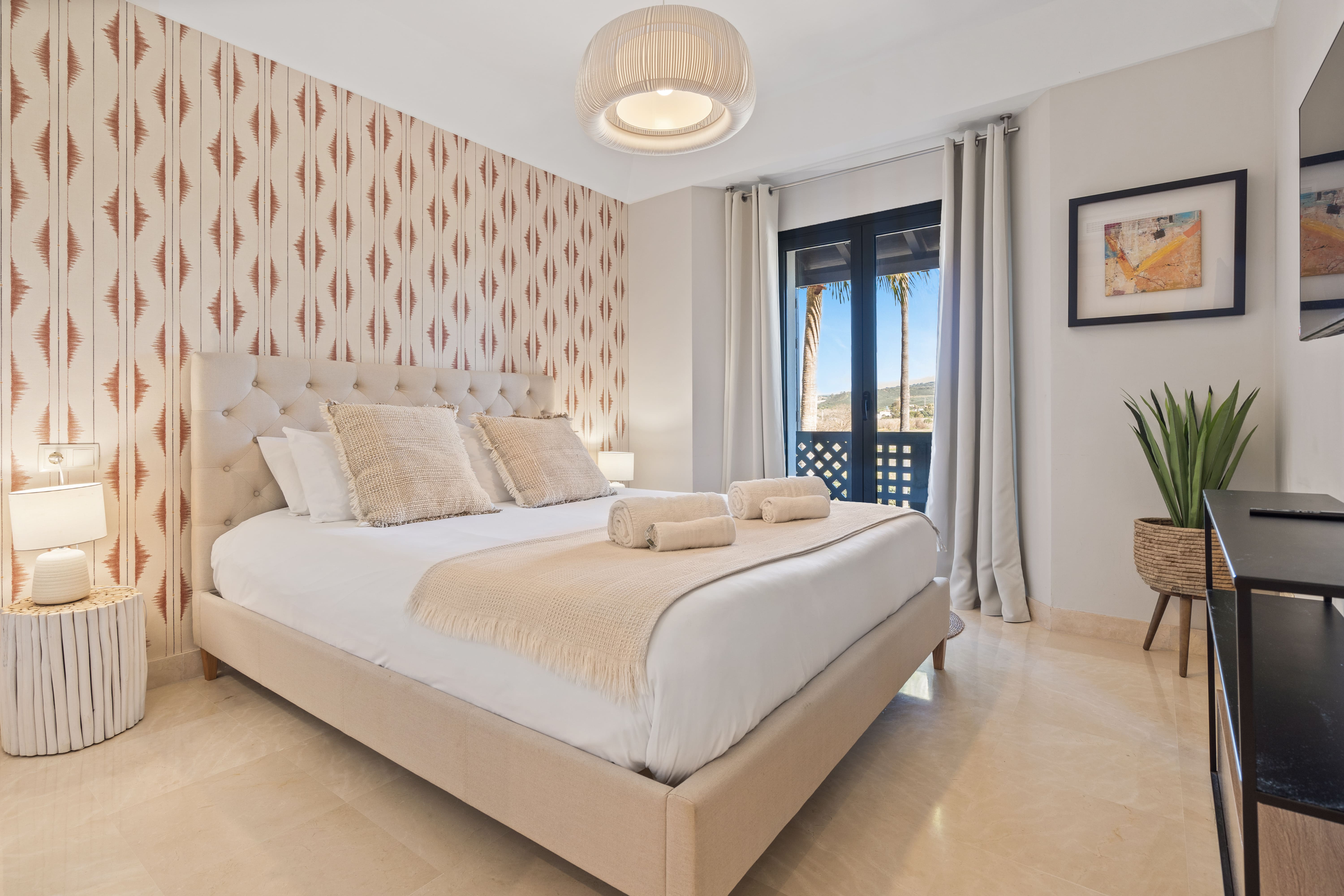 Sotogrande Alboaire - Master bedroom with patterned wallpaper