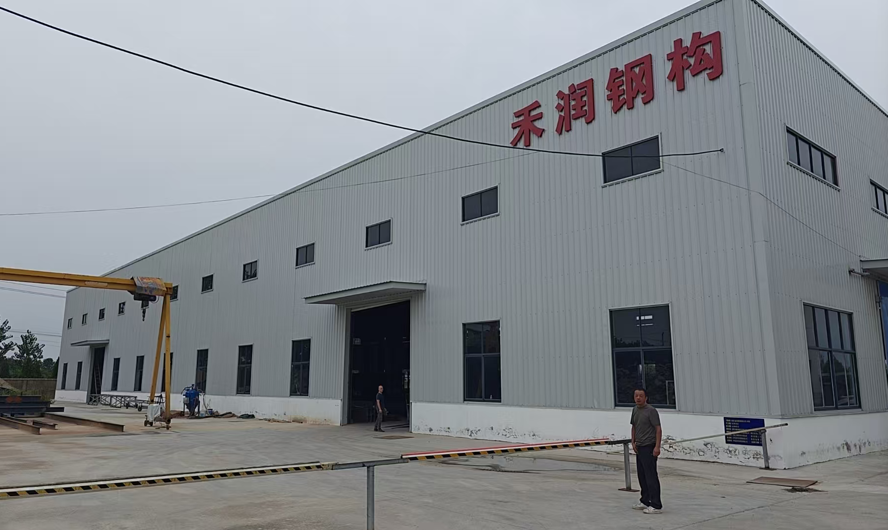 Herun Steel production workshop with gantry crane