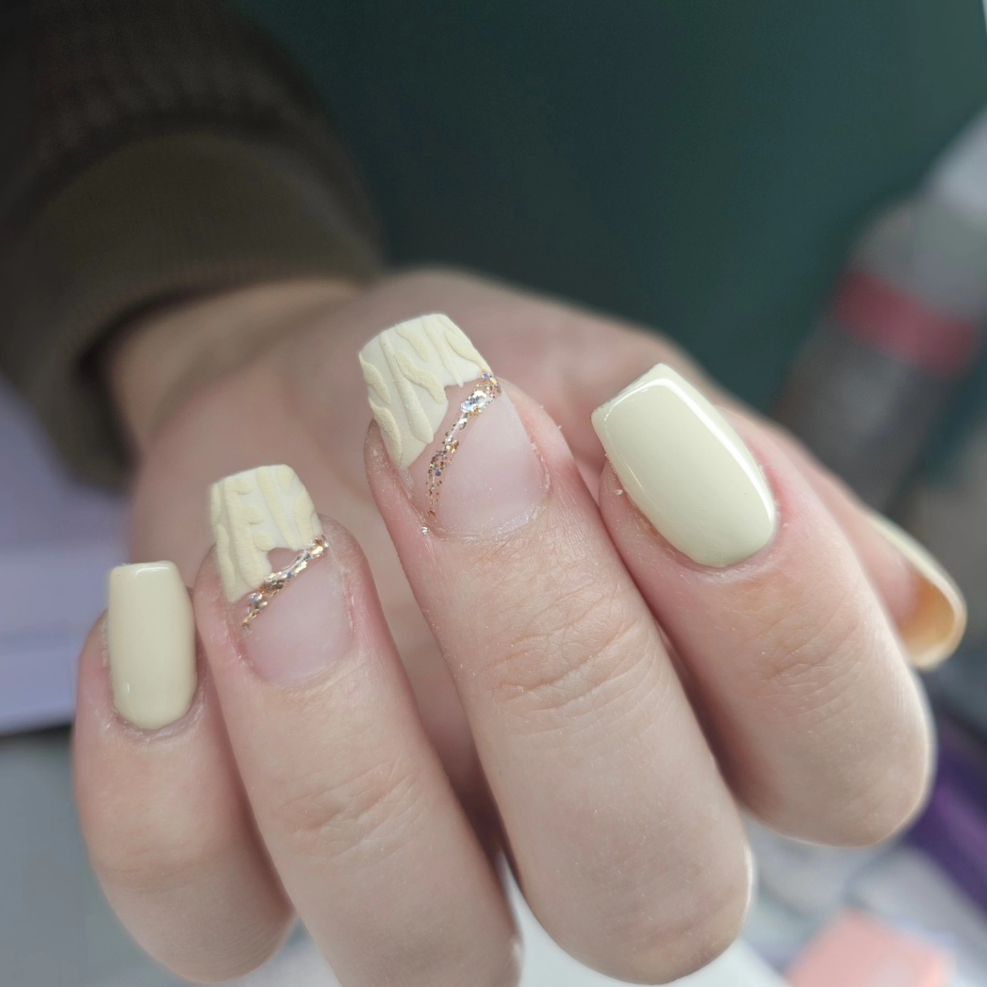 Cream nails with accents