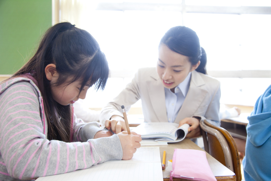 個別指導塾での一対一指導の様子