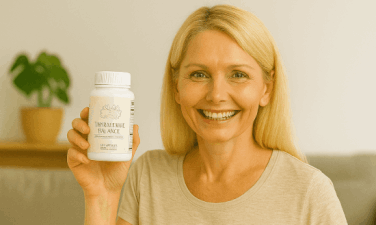 Happy customer holding Thyrafemme Balance