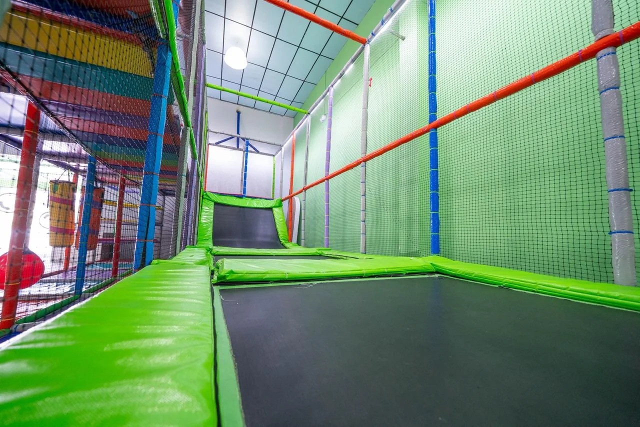 Trampolines verdes zona multiaventura