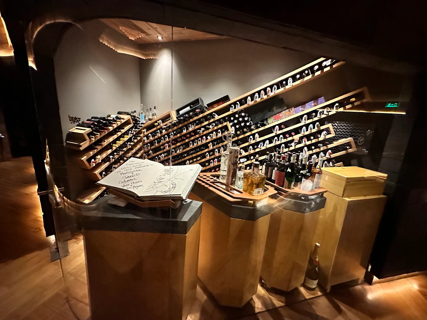 Chapulín Restaurante - cava de vinos y mezcales