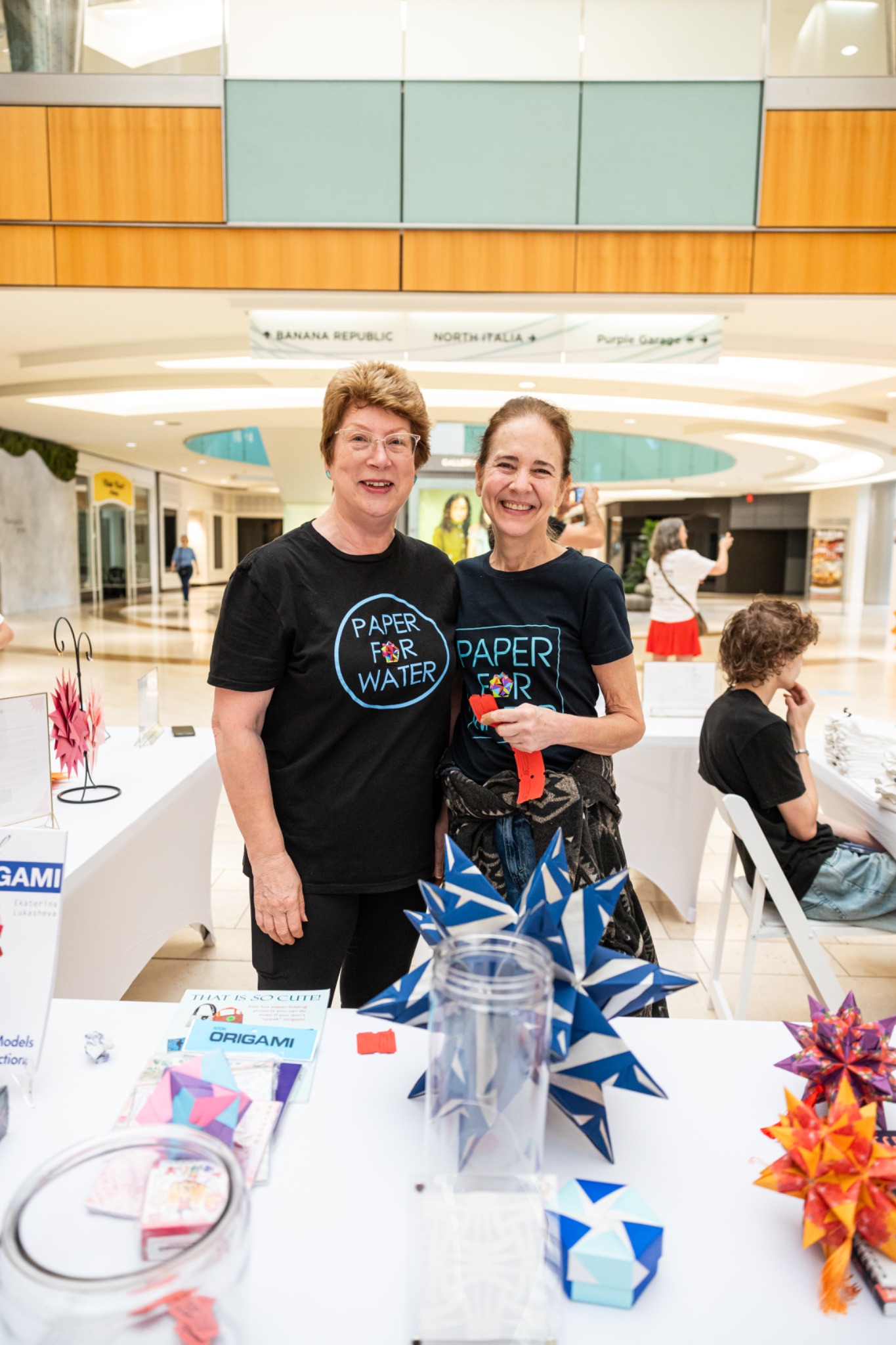 Women of different generations volunteering together
