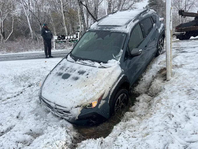 Vehicle recovery in snowy roadside conditions