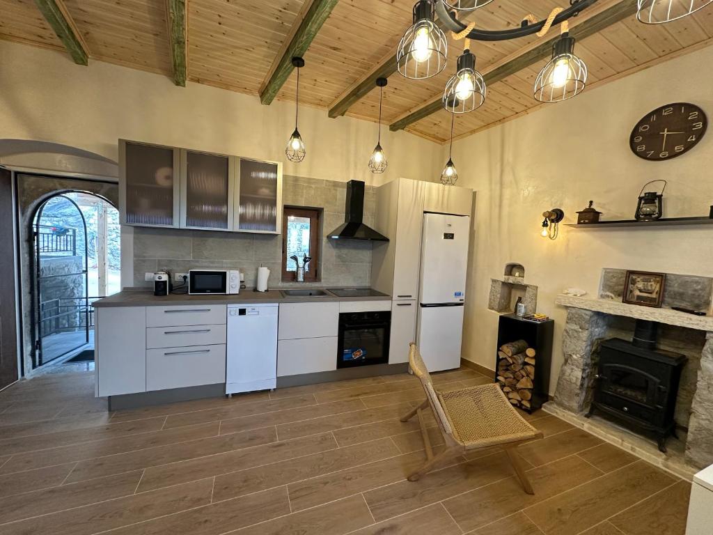 View image 12