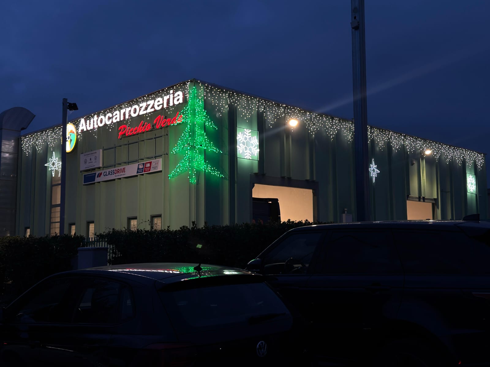 Commercial building Christmas lights